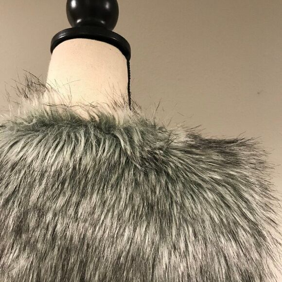 Faux fur grey sleeveless vest - Picture 7 of 11